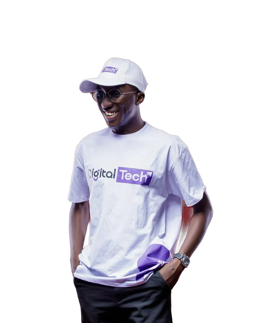 Gnimin Habib Coulibaly, souriant, mains dans les poches